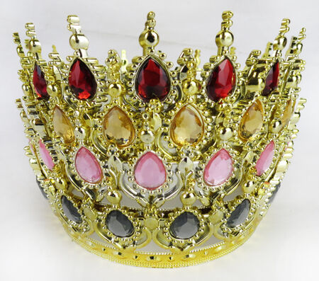 TAÇ PLASTİK ALTIN PASTA SÜSÜ TAŞLI KIRMIZI PK:1